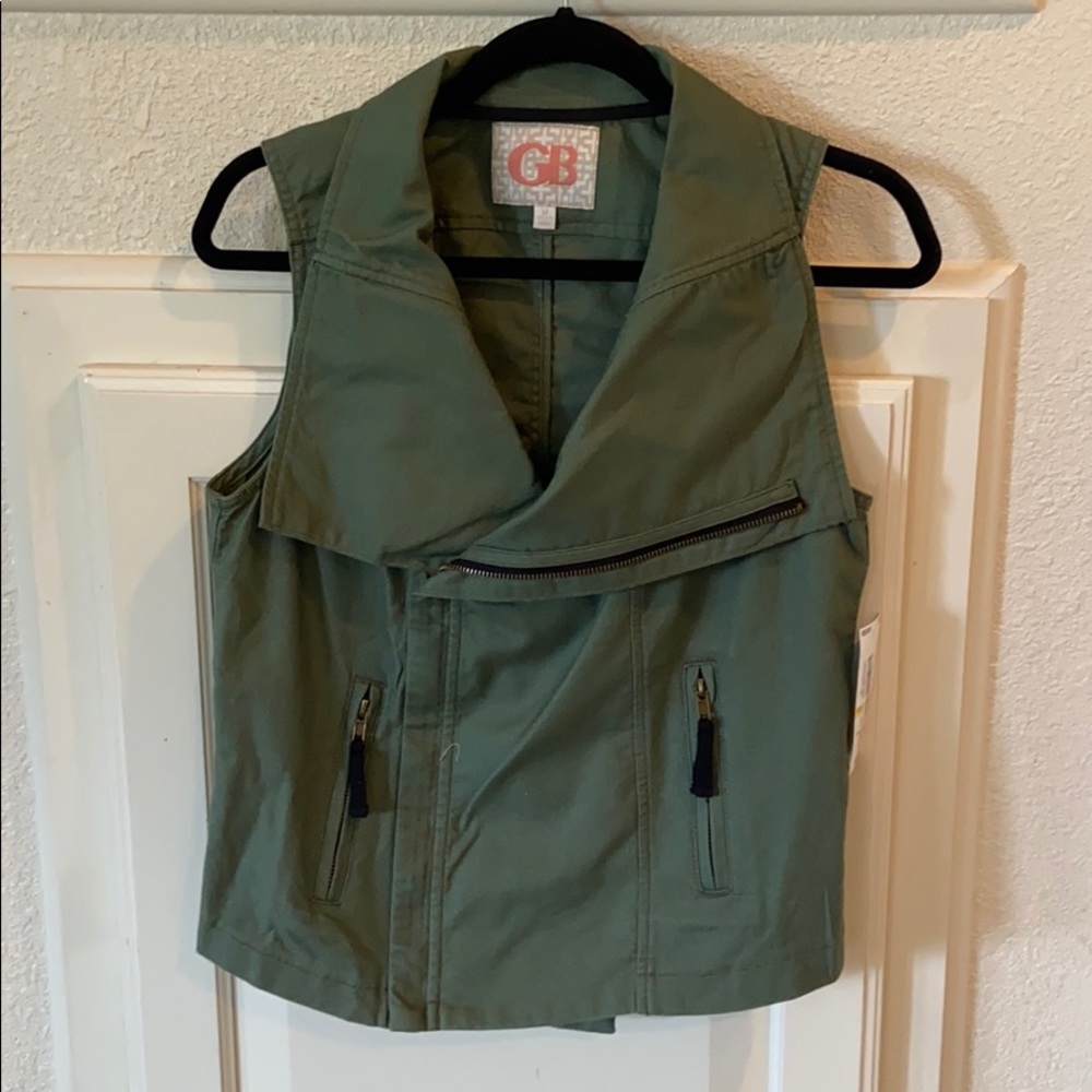 Army green zip up sleeveless jacket